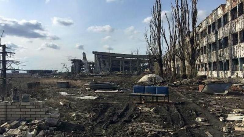 Фото з Донецька нагадують кадри з фільму жахів Фото з Донецька нагадують кадри з фільму жахів