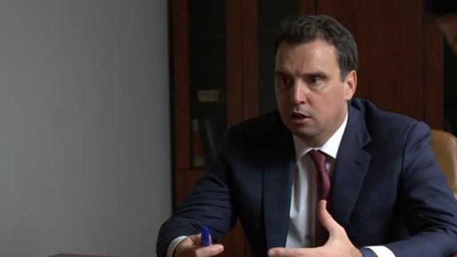 Абромавичус идет свидетельствовать в Антикоррупционное бюро Абромавичус идет свидетельствовать в Антикоррупционное бюро