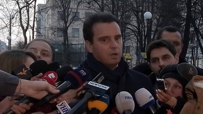 Маю багато доказів: Абромавичус прибув свідчити в Антикорупційне бюро Маю багато доказів: Абромавичус прибув свідчити в Антикорупційне бюро