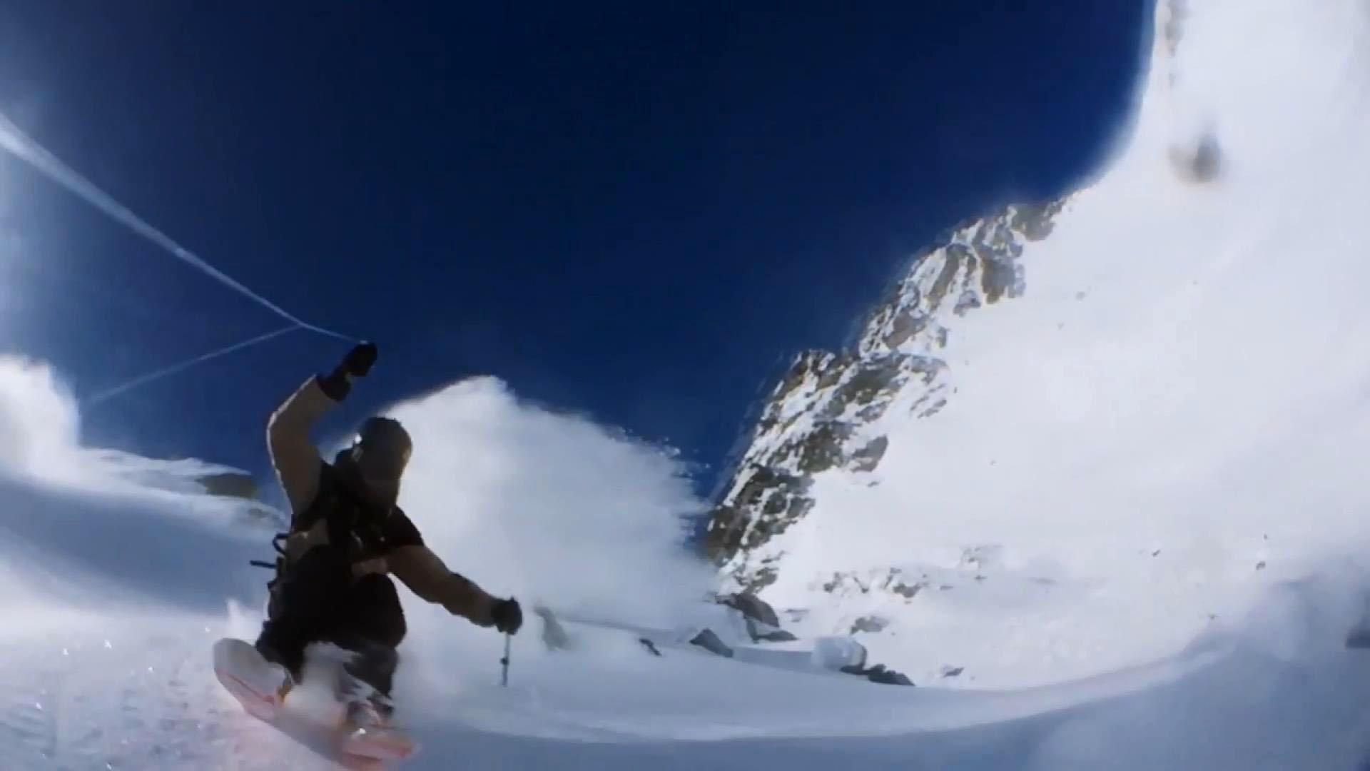 Экстремал из Швейцарии поразил соцсети роликом в стиле "матрицы" Экстремал из Швейцарии поразил соцсети роликом в стиле "матрицы"