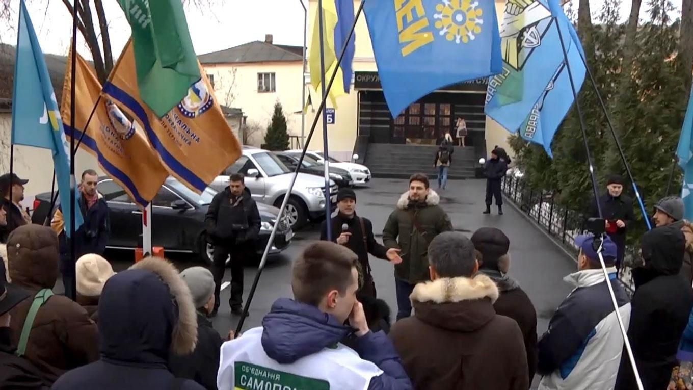 Политические партии требуют выборов в Киеве