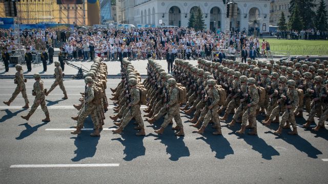 Українці ринули служити за контрактом: Полторак озвучив цифри