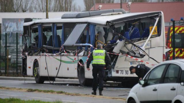 Друга смертельна аварія зі шкільним автобусом у Франції: є загиблі діти