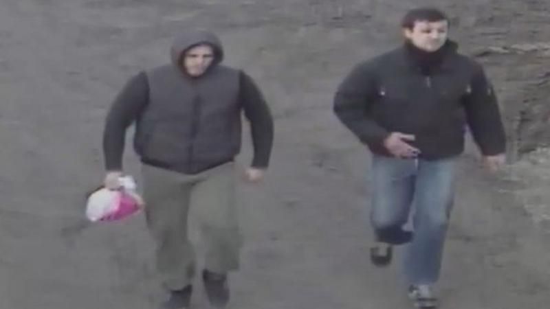 Обличчя грабіжників банку у Запоріжжі потрапили на приховані камери