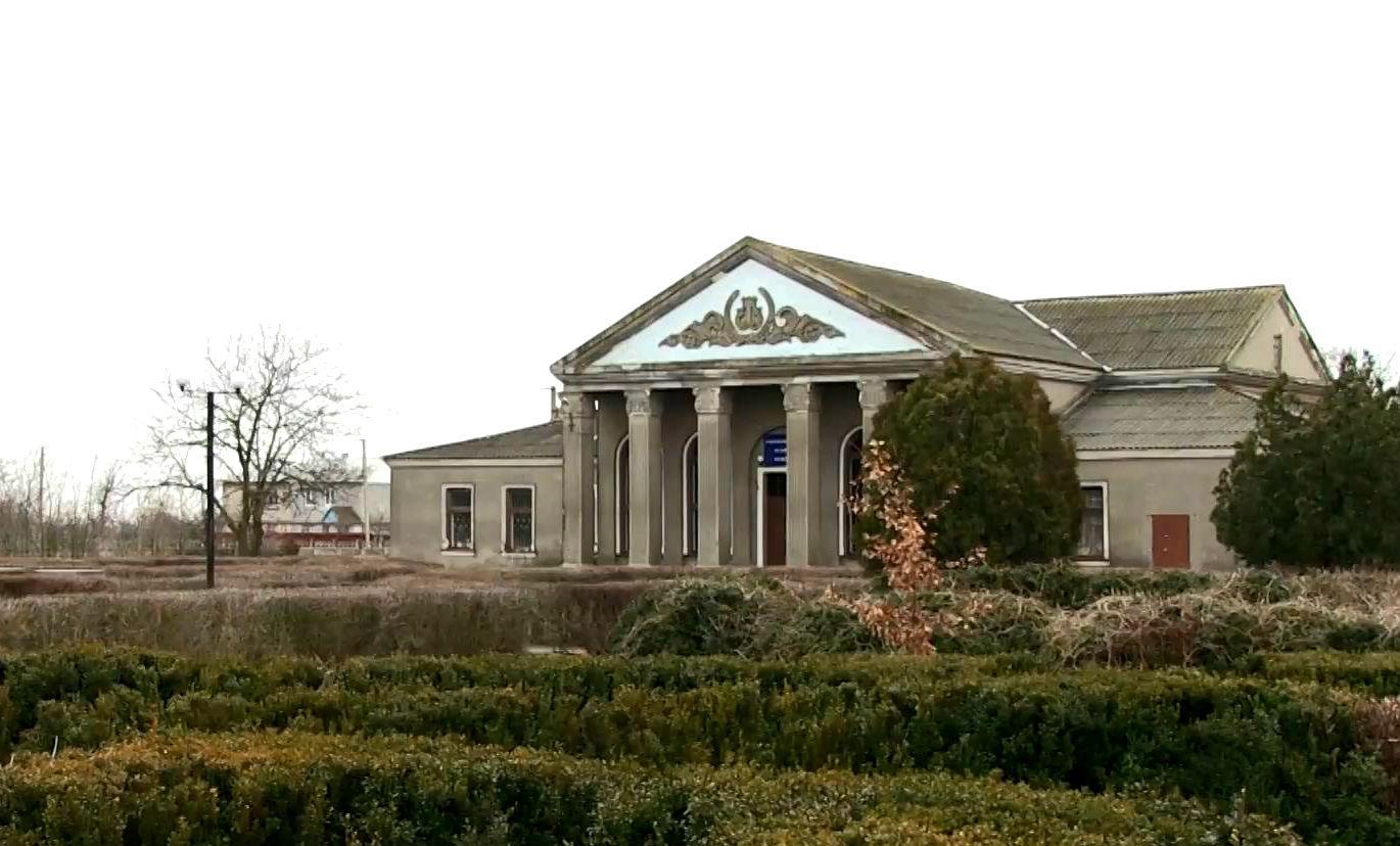 Первое село в Херсонской области лишилось коммунистического штампа