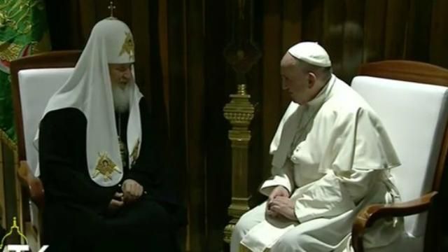 Папа Франциск встретился с патриархом Кириллом: первые кадры с исторической встречи