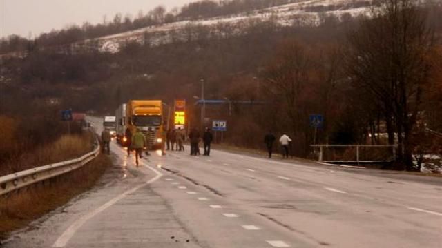 Блокада на Закарпатті: російські фури намагалися вночі прорватися до кордону 