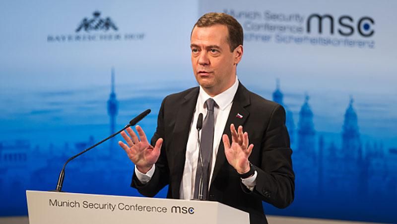 Медведев заявил о начале холодной войны