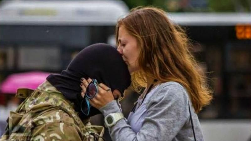 Волонтери створили зворушливий кліп про війну та всесильну любов Волонтери створили зворушливий кліп про війну та всесильну любов