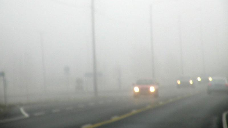 Погода опять разошлась: завтра сильный ветер, туман и гололедица