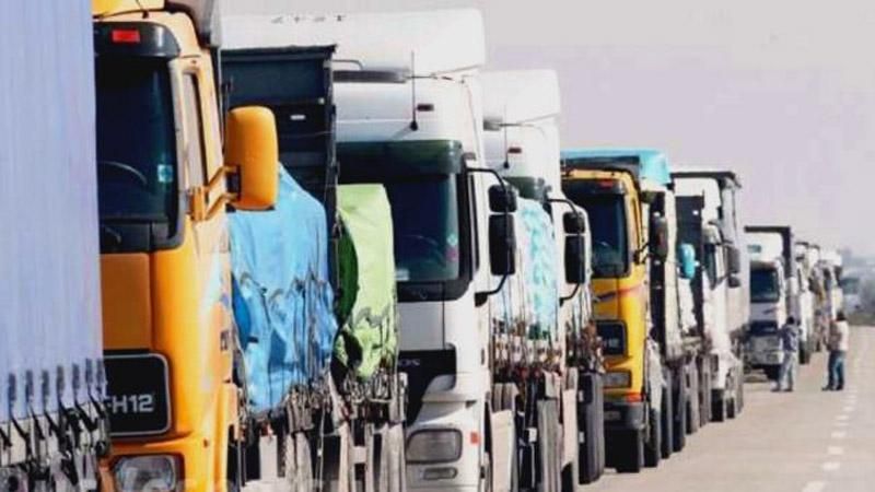 Помста росіян: українські вантажівки застрягли у Брянській області
