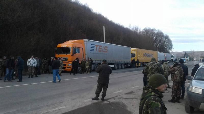 Опитування: Чим закінчиться блокада російських вантажівок?