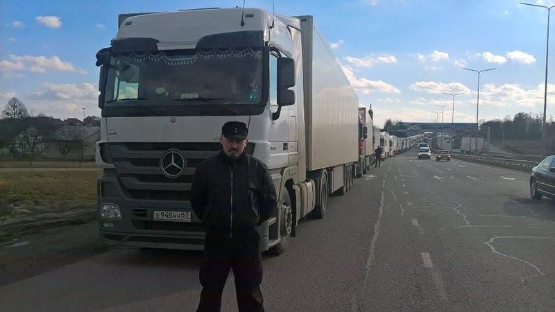 Кабмін збереться на позапланове засідання через блокаду російських вантажівок