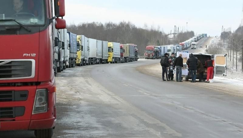 У Кабміні кажуть, що Росія не вводила нові обмеження на рух вантажівок з України У Кабміні кажуть, що Росія не вводила нові обмеження на рух вантажівок з України