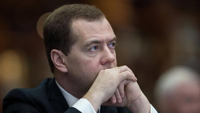Медведев обиженно заявил, что первым отменить санкции должен Евросоюз