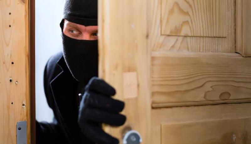 Злодій-невдаха заснув під час пограбування на Львівщині Злодій-невдаха заснув під час пограбування на Львівщині