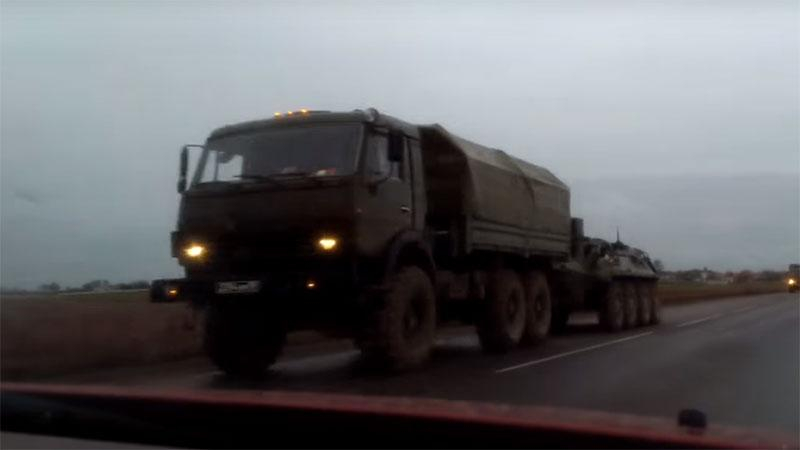 Появилось видео перебрасывания военной техники в Крым