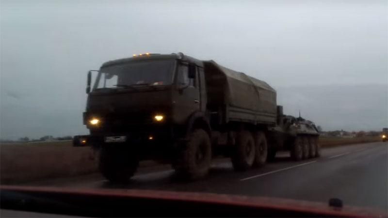 Появилось видео перебрасывания военной техники в Крым