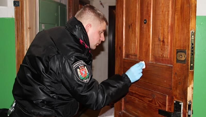 20-річний мешканець Житомира вбив свою бабусю за 700 гривень 20-річний мешканець Житомира вбив свою бабусю за 700 гривень