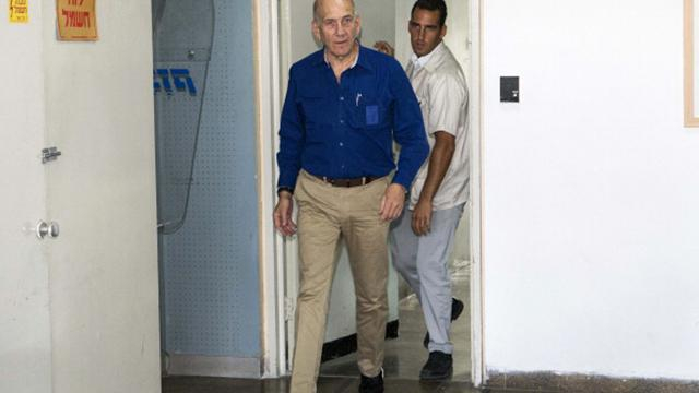 Экс-премьер Израиля попал в тюрьму