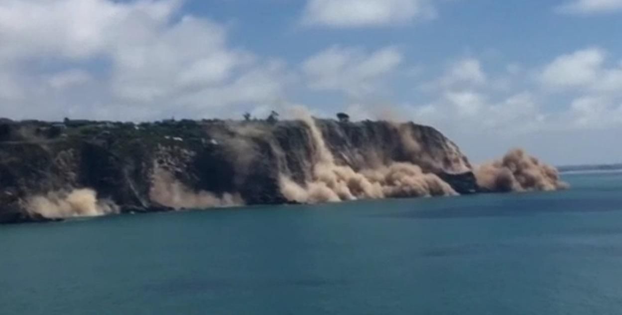 Как бушует стихия: камеры наблюдения зафиксировали уникальные кадры землетрясения Как бушует стихия: камеры наблюдения зафиксировали уникальные кадры землетрясения