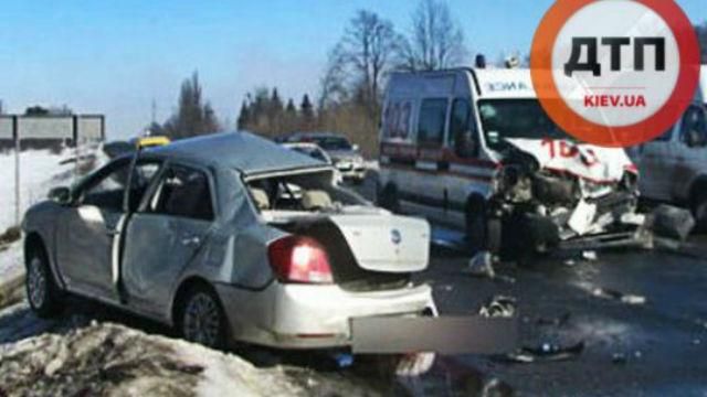 Масштабна аварія за участі швидкої: є жертви Масштабна аварія за участі швидкої: є жертви