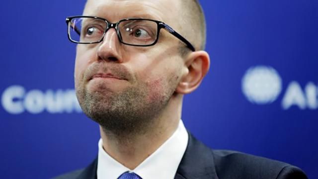 Яценюк приїхав на засідання фракцію БПП Яценюк приїхав на засідання фракцію БПП