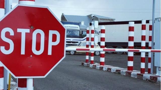 Россия полностью остановила въезд украинских грузовиков Россия полностью остановила въезд украинских грузовиков