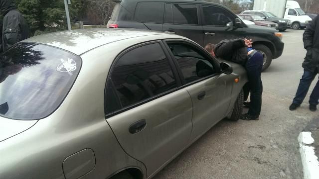 Інспектори поліції погоріли на кругленькому хабарі на Київщині Інспектори поліції погоріли на кругленькому хабарі на Київщині