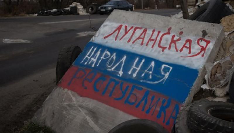 Бойовики "ЛНР" переслідують людей за поширення українських газет