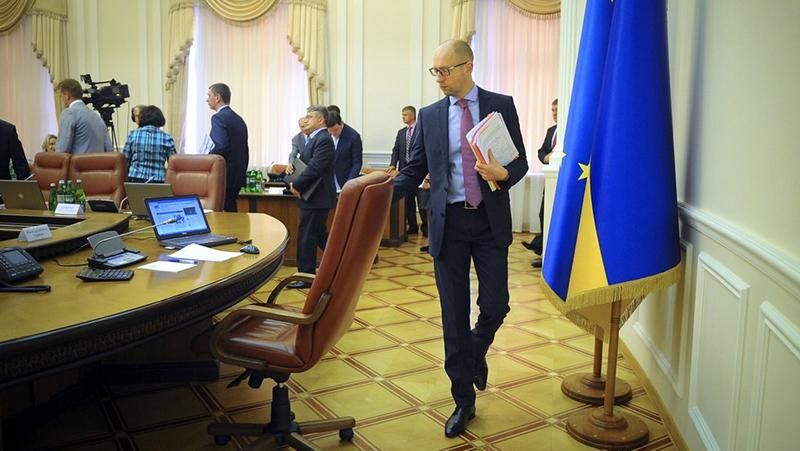 Постанова про відставку Яценюка зібрала потрібну кількість підписів Постанова про відставку Яценюка зібрала потрібну кількість підписів