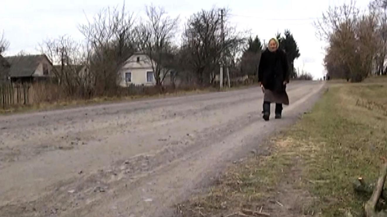 Бабушка-книгоманка преодолевает пешком множество километров до ближайшей библиотеки