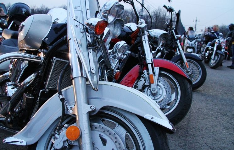 Россиянам запретят устраивать автопробеги без спецразрешения Россиянам запретят устраивать автопробеги без спецразрешения