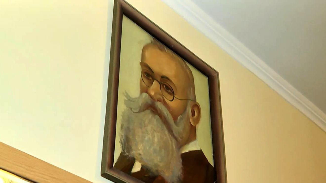 Ви здивуєтесь: чиї портрети висять в українських школах Ви здивуєтесь: чиї портрети висять в українських школах