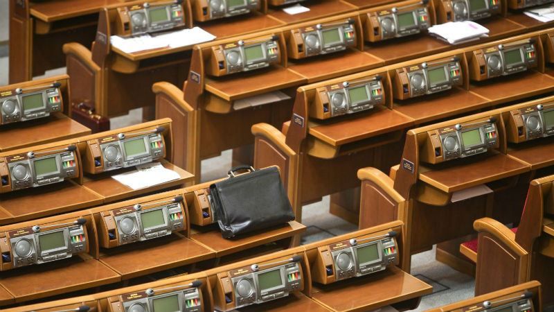 Двоє депутатів скаржаться, що їхні голоси за відставку Кабміну проігнорували Двоє депутатів скаржаться, що їхні голоси за відставку Кабміну проігнорували