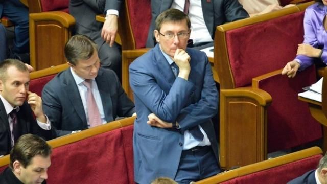 Порошенко розповість про відставку Шокіна на екстреному засіданні фракції