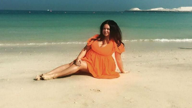 Пышногрудая радикала похвасталась отдыхом в Дубае Пышногрудая радикала похвасталась отдыхом в Дубае