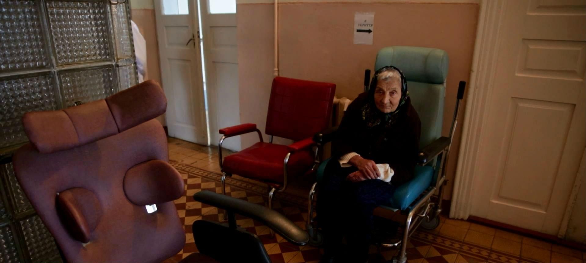 На Львівщині старенькі українці доживають віку в жахливих умовах