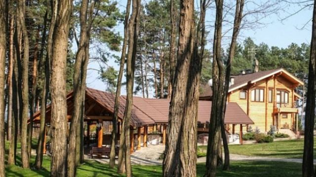 Від шикарних угідь Януковича залишились тільки стіни: вибили навіть сантехніку Від шикарних угідь Януковича залишились тільки стіни: вибили навіть сантехніку