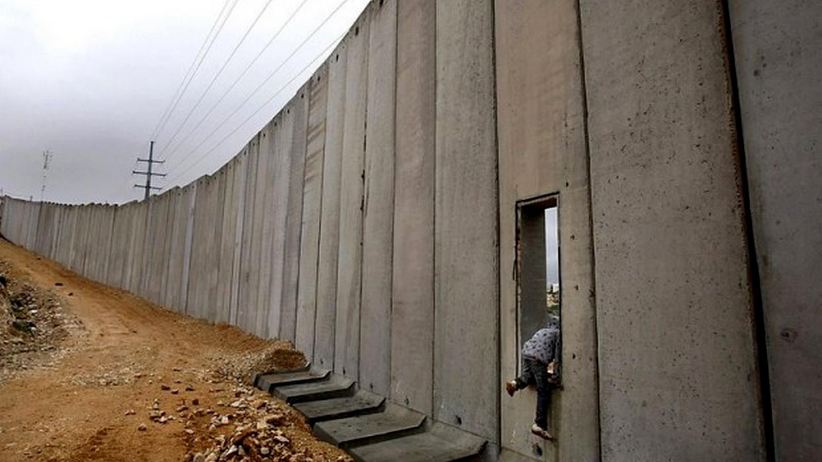 Одіозний Трамп пропонує звести гігантську стіну між Мексикою та США