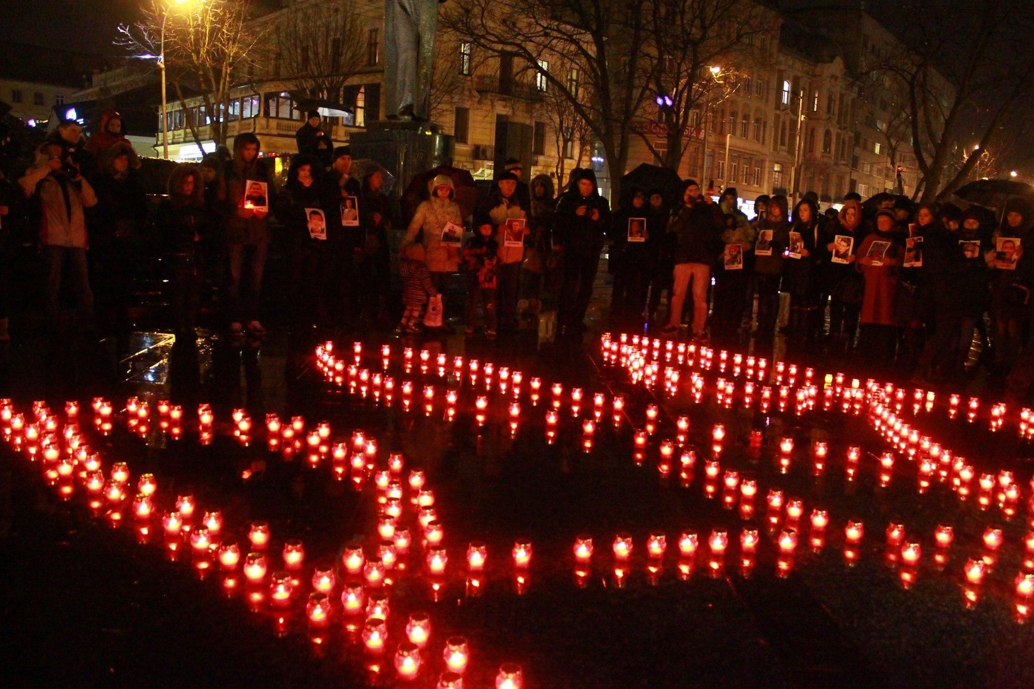 "Свечи памяти" Небесной Сотни зажгли во Львове