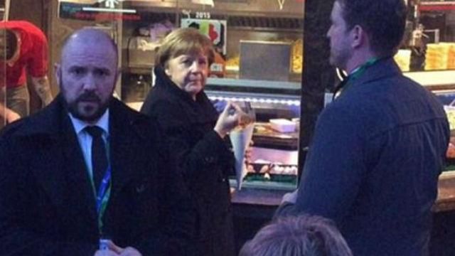 Меркель не дождалась официального ужина и отправилась в фаст-фуд
