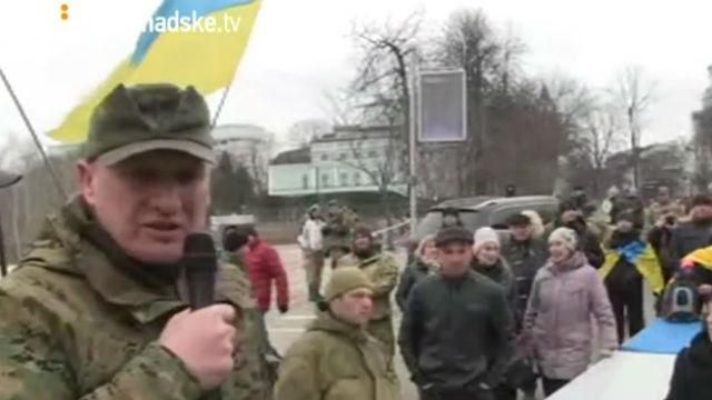 Бійці-добровольці хочуть штурмувати Порошенка Бійці-добровольці хочуть штурмувати Порошенка