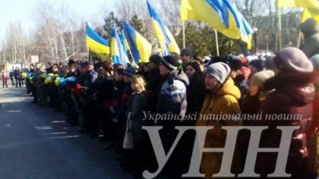 Маріупольці вийшли на мітинг, щоб вшанувати Небесну сотню