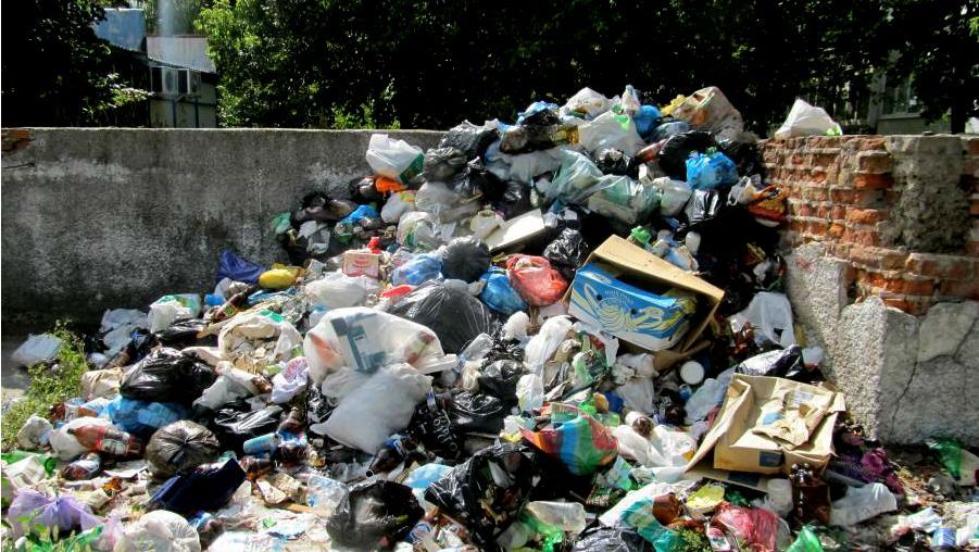 Як позбавити Україну від завалів сміття, показали митці та майстри у Києві Як позбавити Україну від завалів сміття, показали митці та майстри у Києві