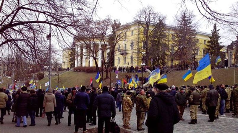 На Майдані у Києві — уже штовханина На Майдані у Києві — уже штовханина