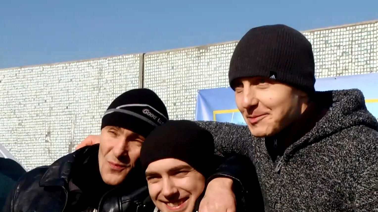 Звільнені українські військові розповіли про страшні місяці в полоні бойовиків Звільнені українські військові розповіли про страшні місяці в полоні бойовиків