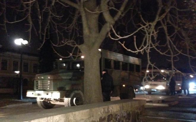 Загони Нацгвардії стягуються до центру Києва Загони Нацгвардії стягуються до центру Києва