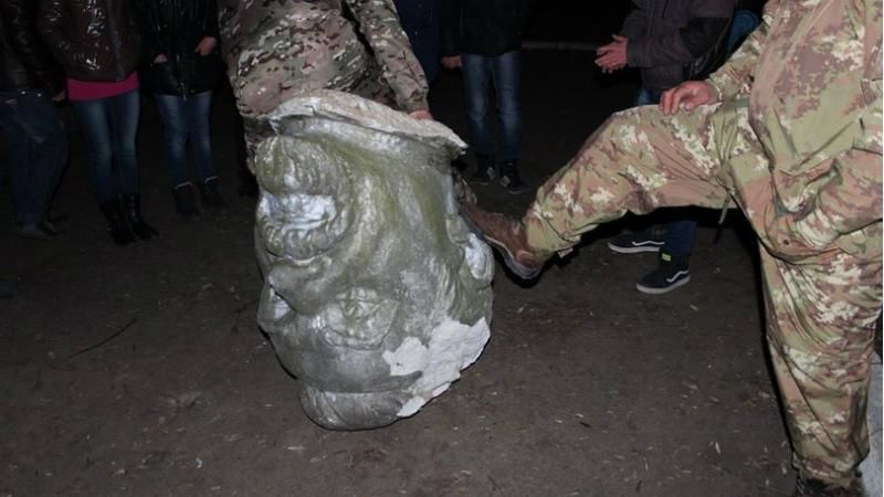 Памятник одному из организаторов Голодомора снесли в Николаевской области