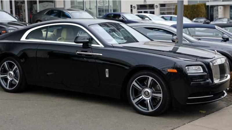 Патрульные полицейские оштрафовали роскошный Rolls-Royce: появилось фото